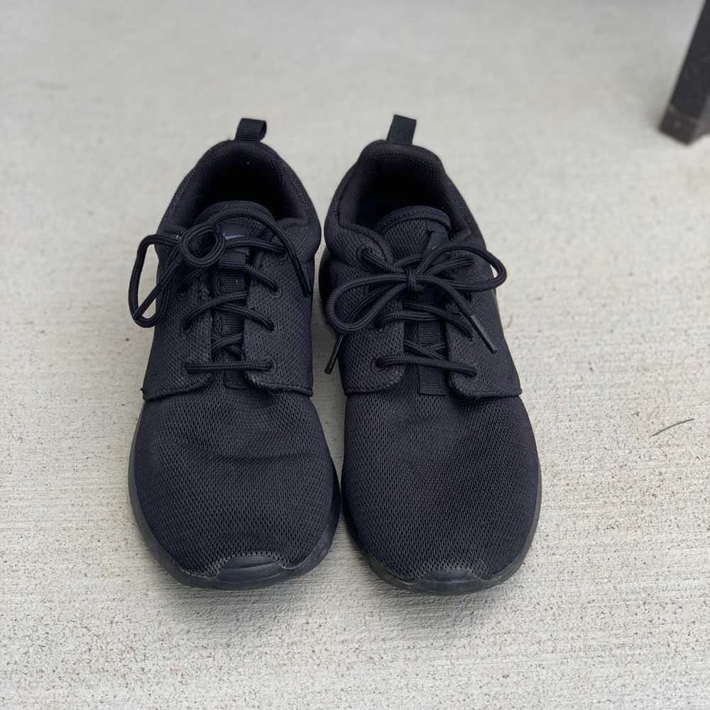 Nike tennis shoes